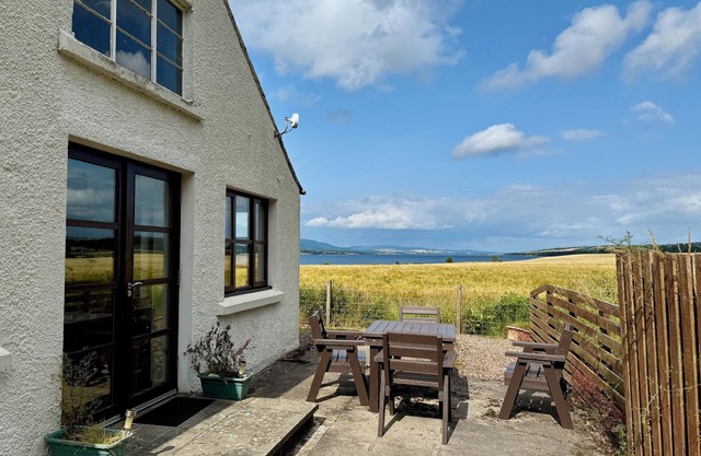 Firth Cottage - stunning views in a peaceful but convenient location