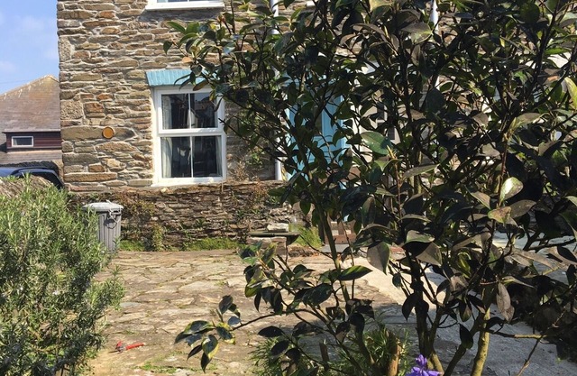 Fisherman's Cottage in the heart of Polruan - WITH WIFI & PARKING