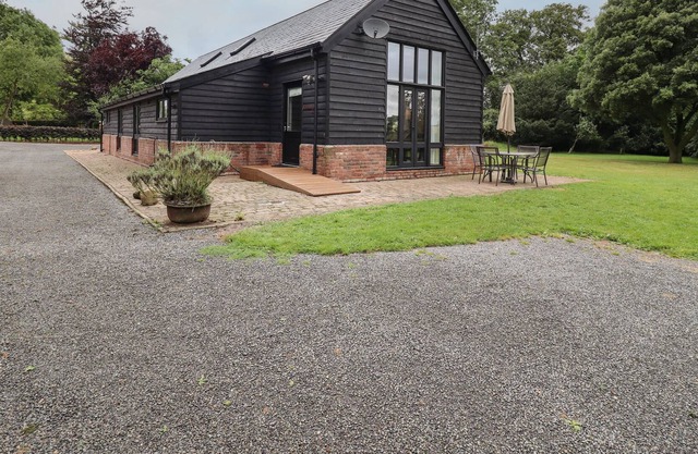 FISHERMAN'S LODGE, family friendly, with a garden in Arkesden