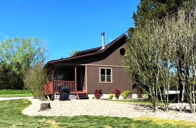 Fishing & Boating 3 Bed/2 Bath Cozy Cabin at Mark Twain Lake!