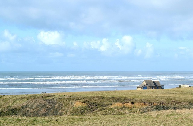 Fishing house in front of the sea.