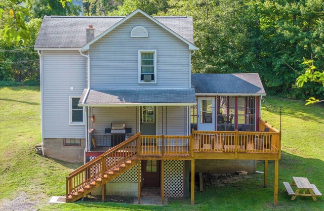 Fishing Paradise, Kayaks, outdoor games, and more
