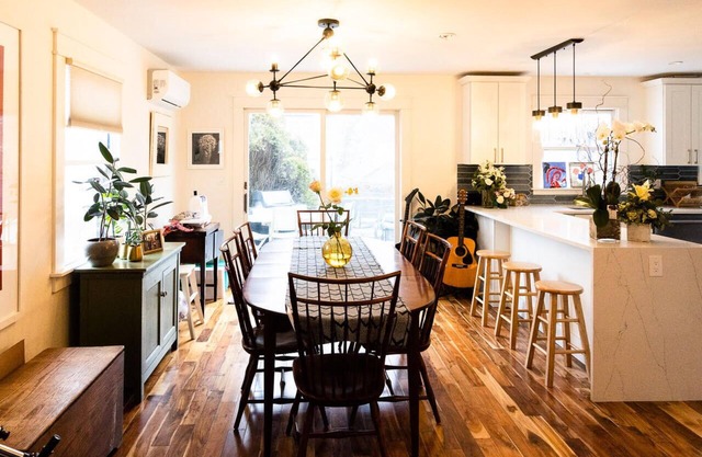 Five Bedroom Family Home in Larchmont - Guest Suite and Large Yard