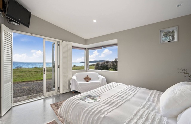Five Mile Bliss - Lake Taupo Holiday Home