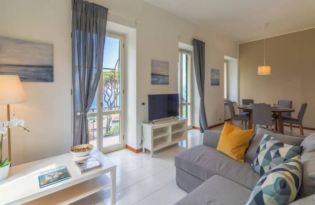 Flaminia House, Sea View, Wifi and Parking
