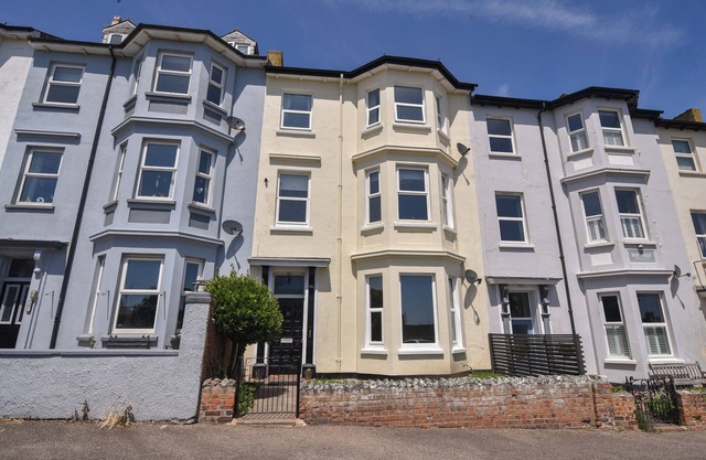 FLAT 2, 10 SEAFIELD ROAD, family friendly in Seaton, Devon
