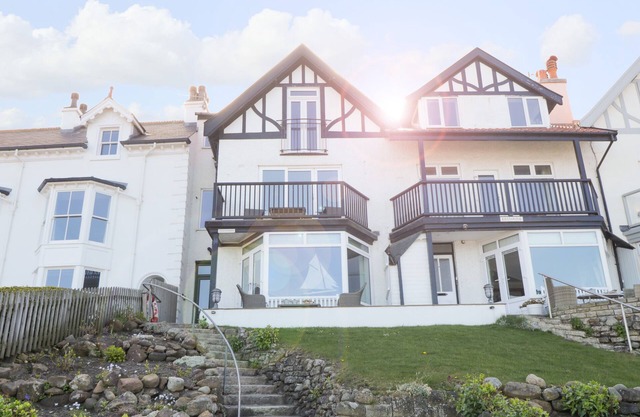 FLAT 3, PEACEHAVEN, family friendly in Sandsend