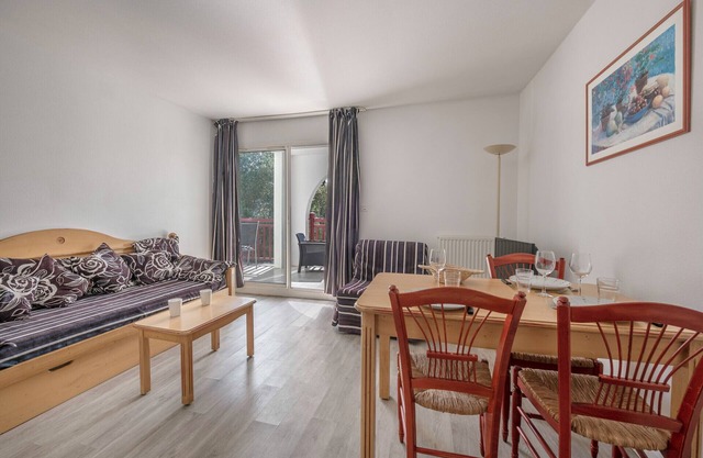 flat for 4 with pool and Jacuzzi