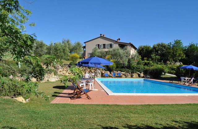 Flat in Iano,covered terrace, A/C, village walking distance,Wi-Fi,pool, sleeps 6