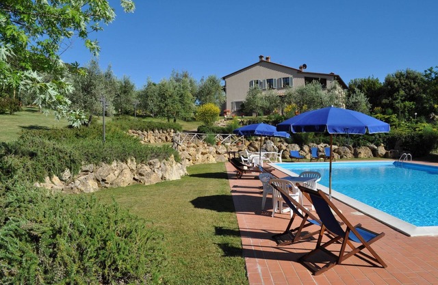 Flat in Iano,covered terrace, A/C, village walking distance,Wi-Fi,pool, sleeps 8