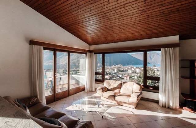 Flat in the Gulf of Melano (Miralago)