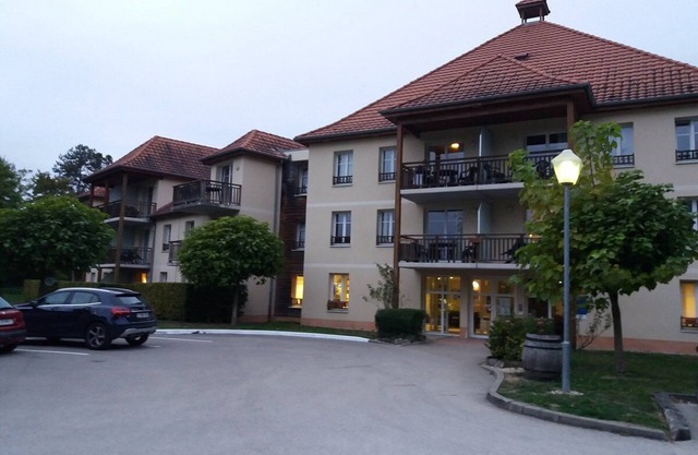 Flat* near Beaune center, quiet, swimming pool, sauna, golf