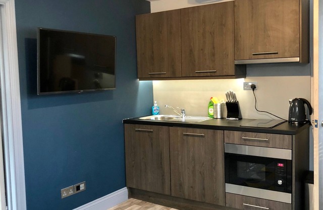 Flat No 3 central Beaconsfield - easy walk to Station, NFTS shops & restaurants