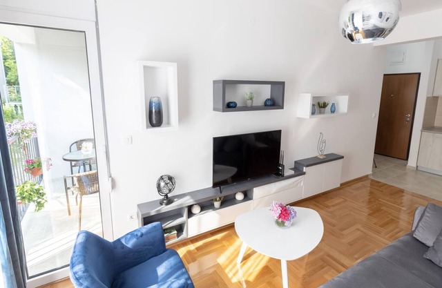 Flat w Balcony 3 min to Beach Near Budva Old Town