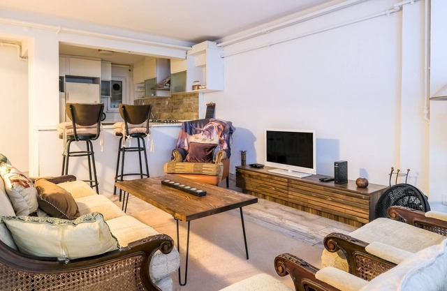 Flat w Garden 15 min to Cevahir Mall in Sisli