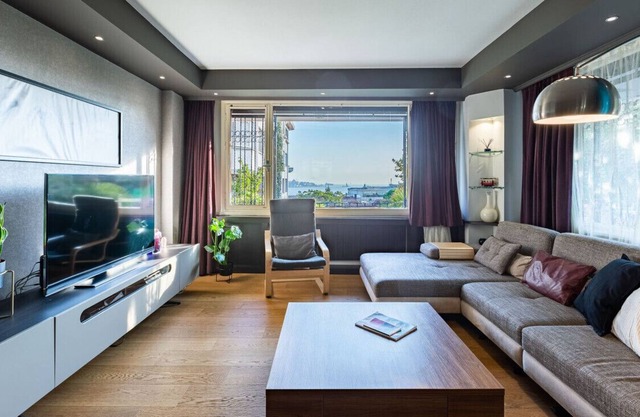 Flat with Fascinating Bosphorus View in Besiktas