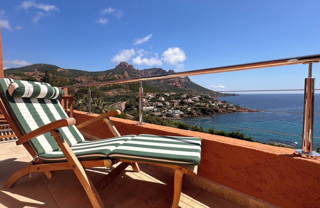 Flat with stunning sea views for 4 people