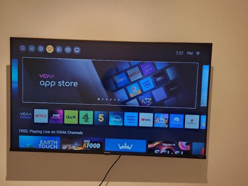 Flat with Work Station, Monitor, Smart TV & Netflix