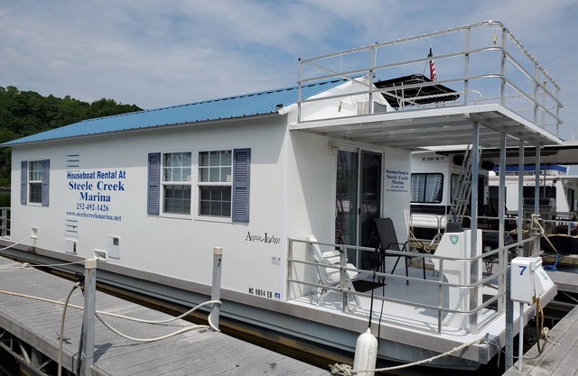 Floating Cabin at Steele Creek Marina-CAN NOT BE DRIVEN