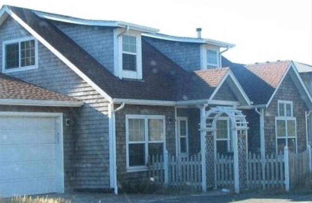 Florence Oregon, Enjoy Walks on the Beach or Relax by the Fire