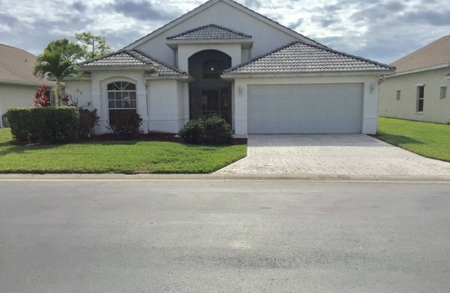 Florida home in Sabal Springs Golf and Racquet Club amenity-rich 55+ Community