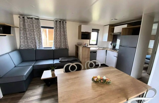 Flower Camping Le Pré des Sables * - Mobile home Premium 3 bedrooms 37m2 - 2 bathrooms + TV 6 persons
