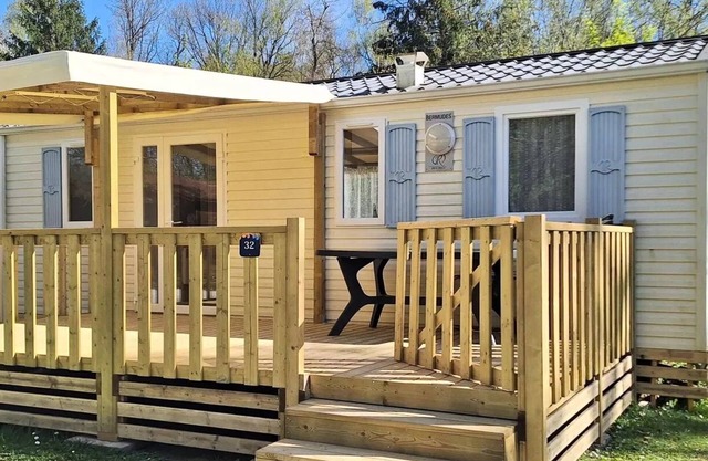 Flower Camping du Lac de la Seigneurie * - Mobil home Bermuda Comfort 30m2 (3 bedrooms) + semi covered terrace of 18 m2 + TV 6 persons