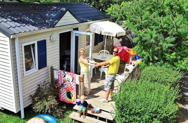 Flower Camping Le Val de la Marquise * - Mobil home Charmeur COMFORT 27m2 - 2 bedrooms + uncovered terrace 10m2 4 people