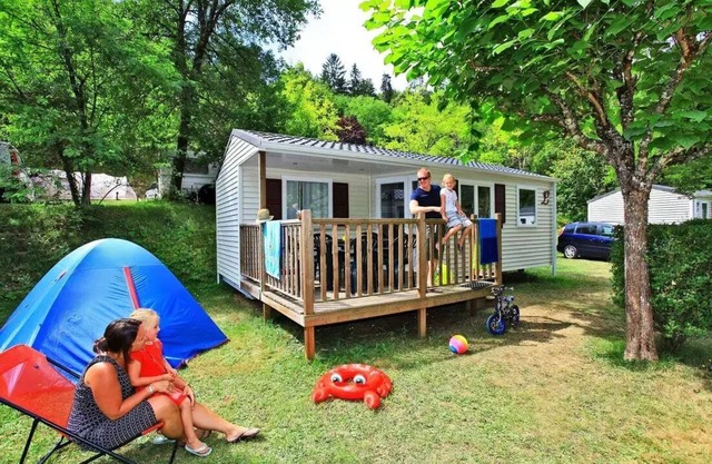 Flower Camping Le Val de la Marquise * - Mobil home Pacific CONFORT 25m2 - 2 bedrooms + semi-covered terrace 10m2 + TV 4 persons