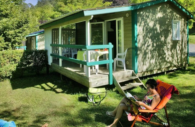 Flower Camping Le Val de la Marquise * - Chalet Bruyère COMFORT 26m2 - 2 bedrooms + covered terrace 10m2 (Sunday) 5 people