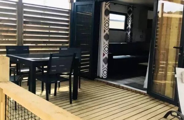Flower Camping Olivigne * - Mobile home Premium 22 m2 1 bedroom + terrace 17m2 + TV + LV + Air conditioning + Plancha 2 persons