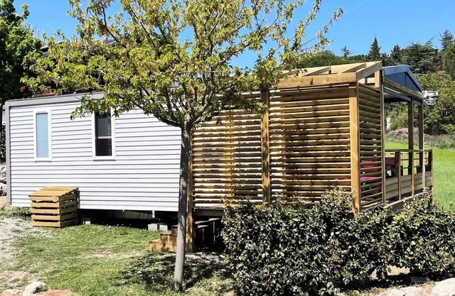 Flower Camping Provence Vallée * - Mobil-Home Living Comfort 27m2 2 bedrooms + integrated covered terrace + air conditioning + TV 4 persons