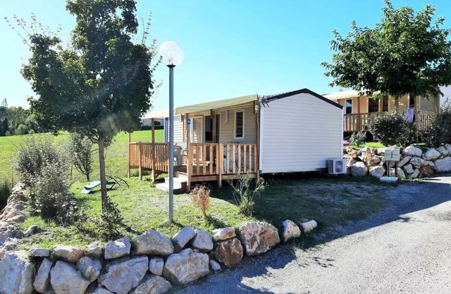 Flower Camping Provence Vallée * - Mobile home Comfort XL 30.5 m2 2 bedrooms + Terrace + Air conditioning + 2 bathrooms + TV 5 persons