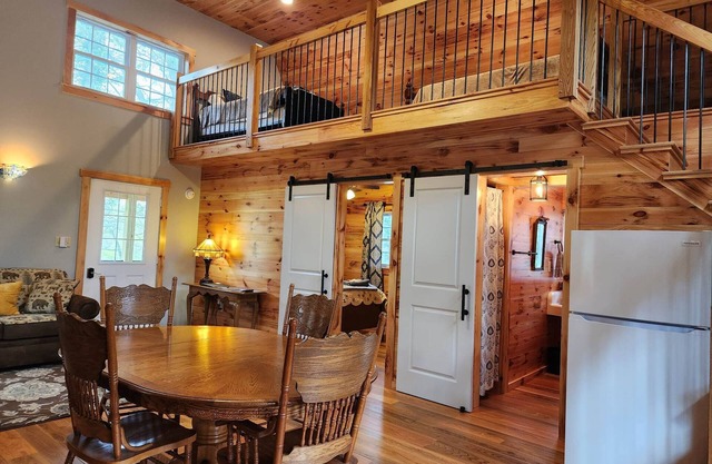 Fly Away Cabin: Relax and enjoy the creek views and sounds.
