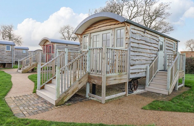 FOLKLORE, romantic, character holiday cottage in Tadcaster