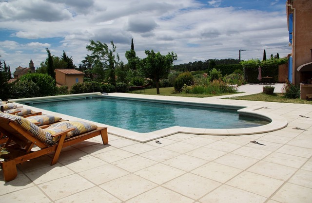 Foot of Mont Ventoux beautiful air-conditioned cottage with garden