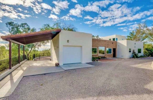 Foothills Luxury Private Estate with a view