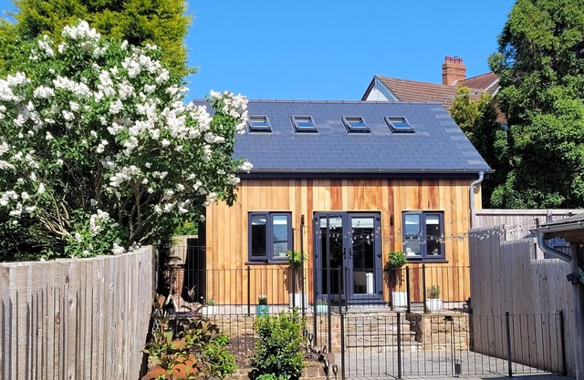 Forest Cedar Lodge, Cinderford, Sleeps 4