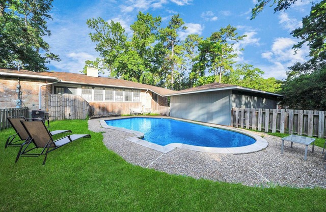 Forest Glade Retreat with Pool 25 Min to Downtown