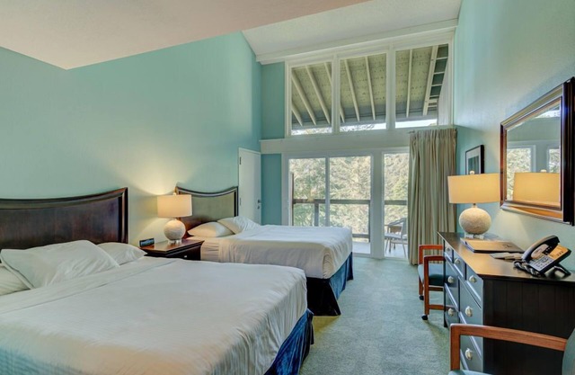 Forest-View Room with 2 Queen Beds
