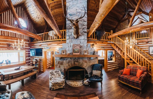 Forks Riverfront Lodge - Traverse City Sleeps 18