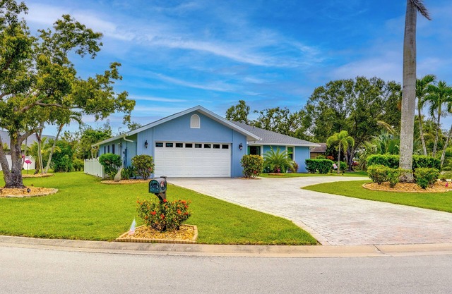 Fort Myers Coastal Retreat: Lanai w/Pool!
