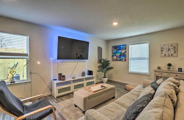 Fort Worth Retreat with Private Quarter Acre!
