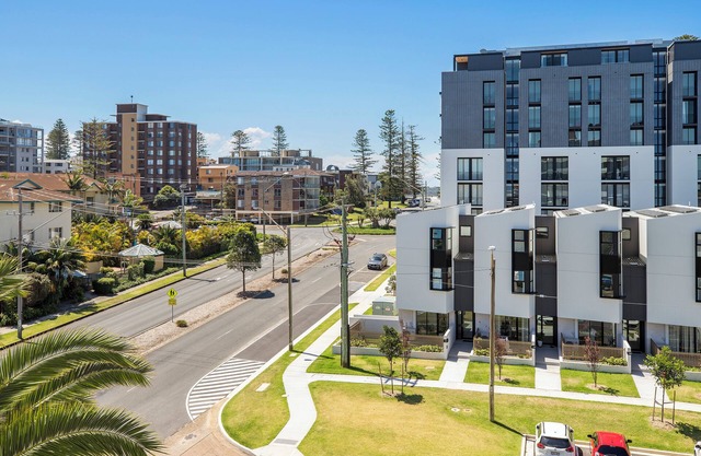 Fountain Court 20 - Close to Town Beach