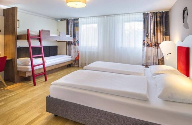 Four-bed room - JUFA Hotel Salzburg City*