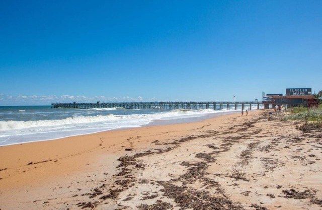 Four Incredible Accommodations! Near Varn Park Beach, Shuttle and Parking!