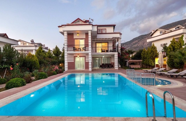 Four Season 6 Luxury Villa with Private Swimming Pool in Ovacik