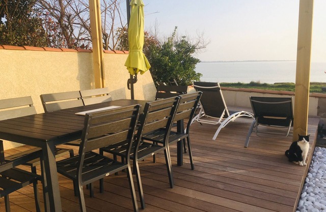 FOURAS villa facing the sea, for 2 to 8 travelers