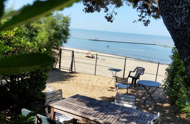 Fouras, Villa with character, direct private access to the beach.