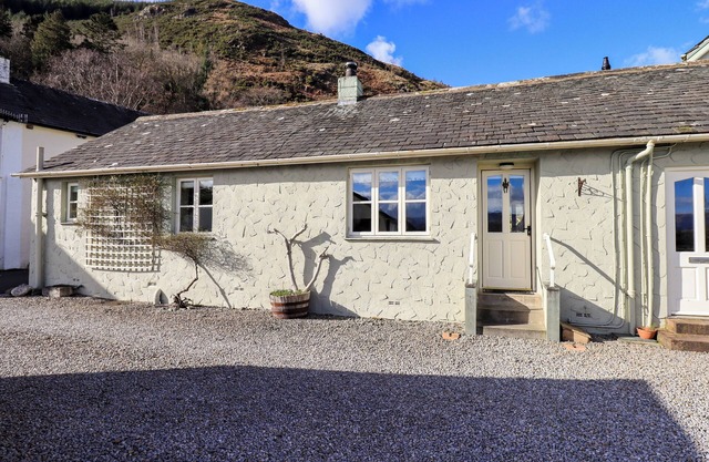 FOX HOWE, pet friendly, with open fire in Thornthwaite